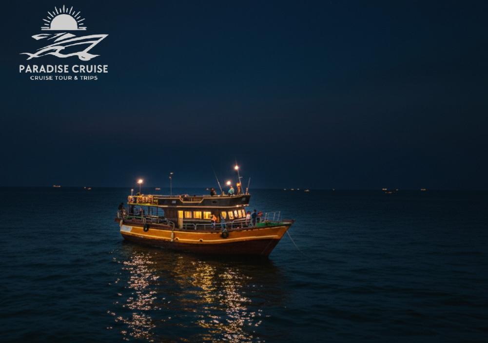 Elegant Wooden Cruise